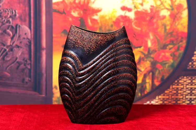 鄱阳脱胎漆器鱼瓶 匠心独运的桌面艺术珍品